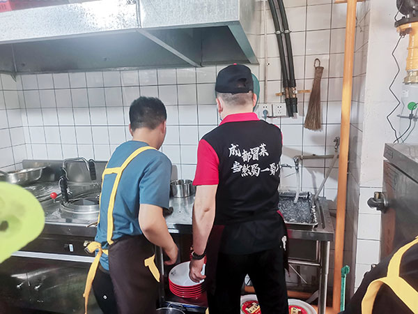 5月12日 成都孵化園蜀一蜀二冒菜店試營業